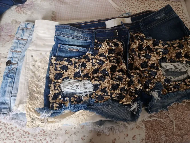 PACOTES COM 3 PEÇAS SEMI NOVA DE ROUPAS DE QUALIDADE POR 30 .00