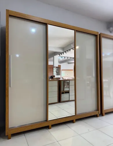 Guarda Roupa Casal com espelho inteiro