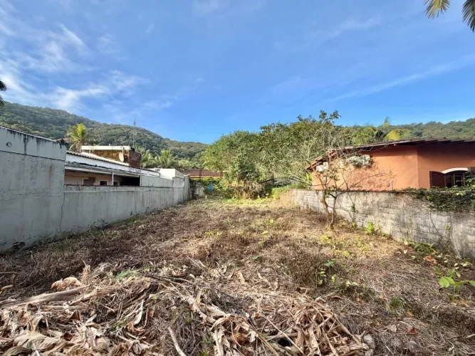 Terreno à venda em condomínio fechado perto da praia | QVISTA Inteligência Imobiliária Gua