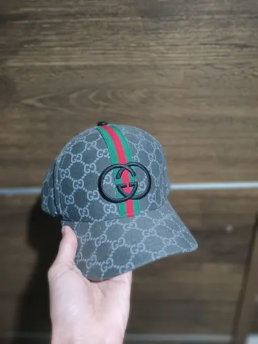 Boné gucci preto