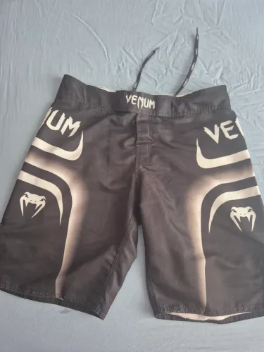 Bermuda Venum para lutas com velcro e sem bolsos