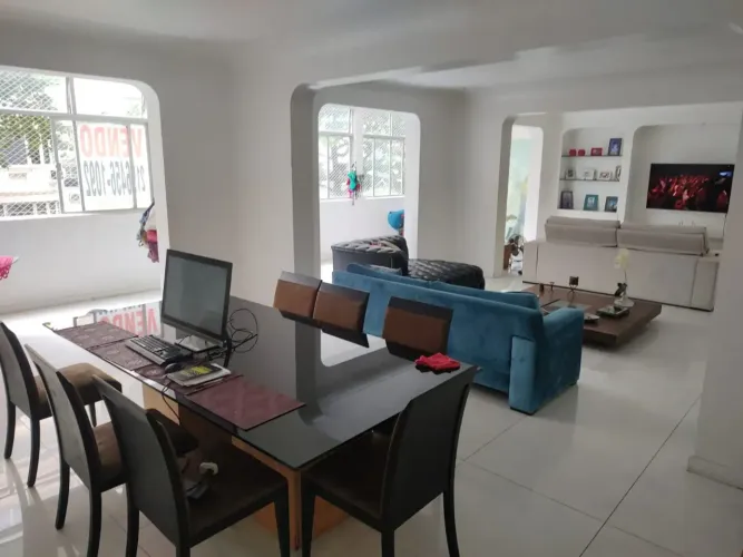 MARAVILHOSO APARTAMENTO, VARANDÃO INTERNO, SALÃO EM 3 AMBIENTES, PISO EM PORCELANATO, AMPL