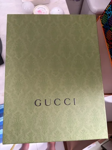 Caixa Gucci verde fininha 33x31cm