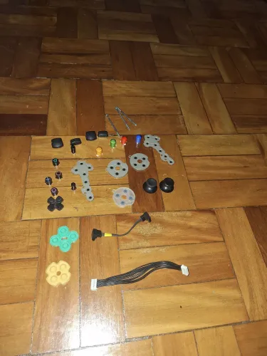 Lote de Peças para Controle Xbox 360 e PS2 - Originais e Paralelas