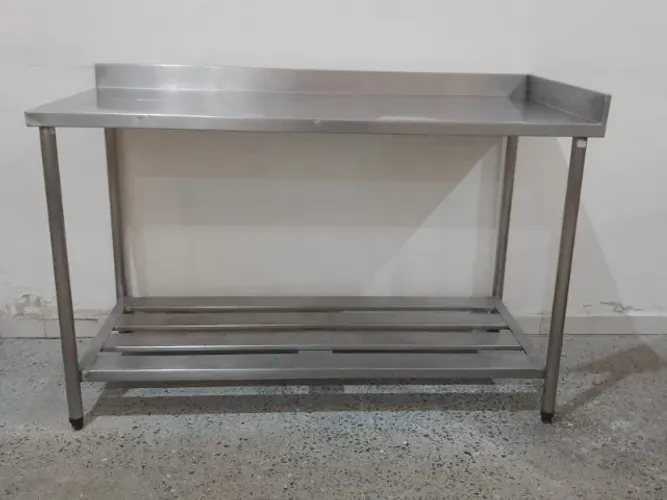 Bancada em Inox - 1 prateleira sem rodízio - 1,45x67x90