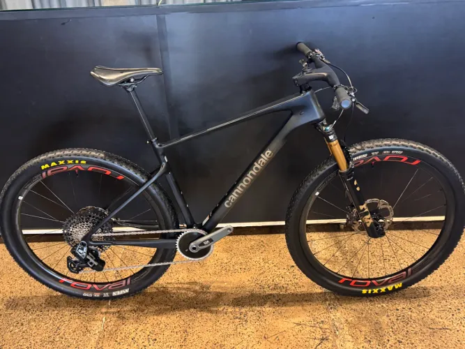 CANNONDALE SUPERSIXEVO CARBON DISC TAMANHO 19 SEMI NOVA