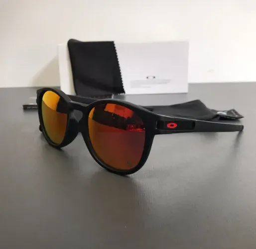 óculos de sol oakley latch round ferrari