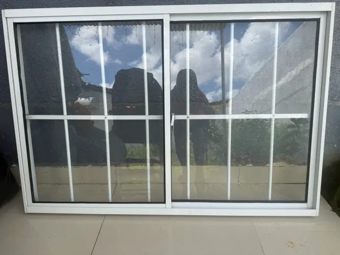 Vendo Janela de correr Alumínio 1x2.40