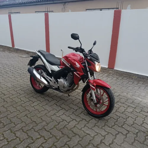 Honda CB Twister 250cc c/ABS 28mil km Aceito troca e Financio