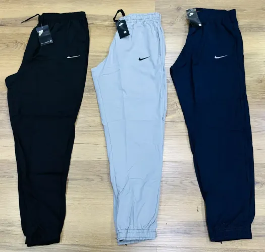 Calça de tactel 