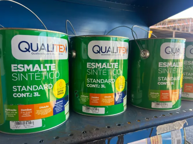 Lata de tinta da marca Qualitex de 3 litros