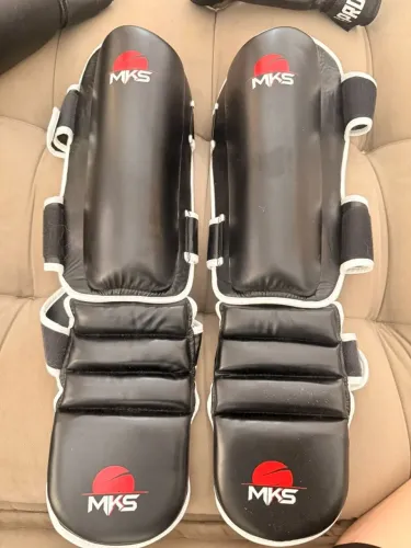Kit Muay Thai MKS - Luvas 16oz + Caneleiras