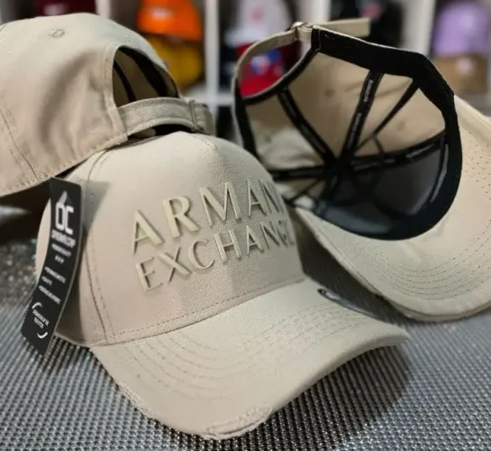 Boné Empório Armani Bege Rasgadinho Novo 