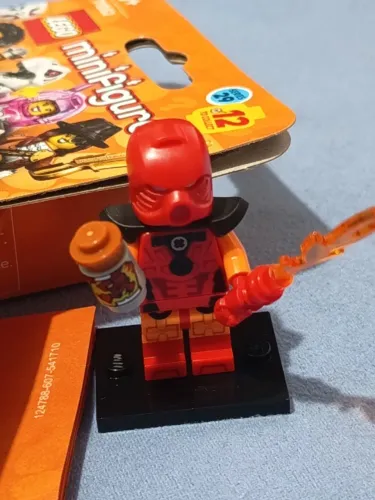 LEGO minifigura Bionicle Cosplayer, Series 29 (completa, com base, catálogo, caixa)