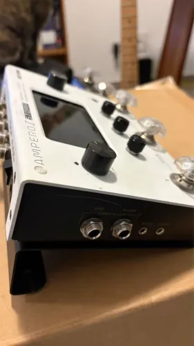 Hotone Ampero II Stomp + Footswitch Ampero Switch