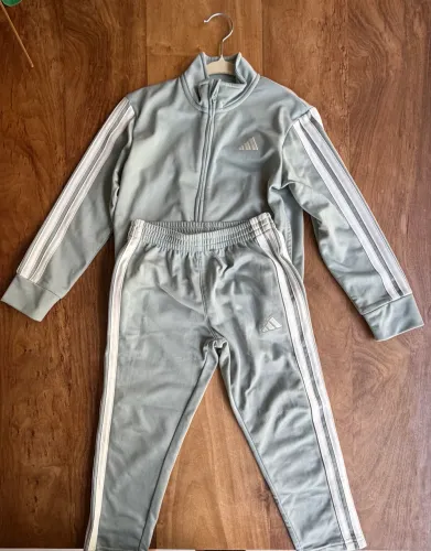 Conjunto agasalho Adidas infantil 