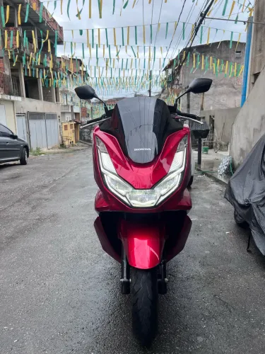 PCX vermelha 2025