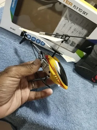 Helicóptero de controle remoto a bateria novo 
