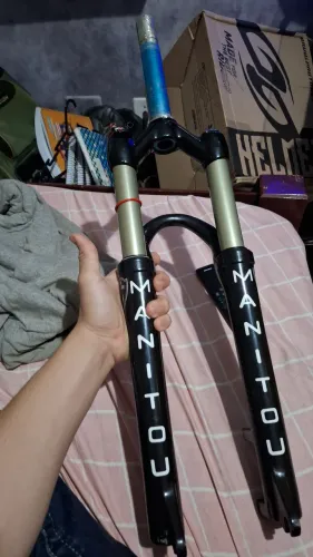Suspensão manitou leia a descrição ?