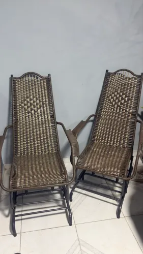 Vendo par de cadeira de balanço 
