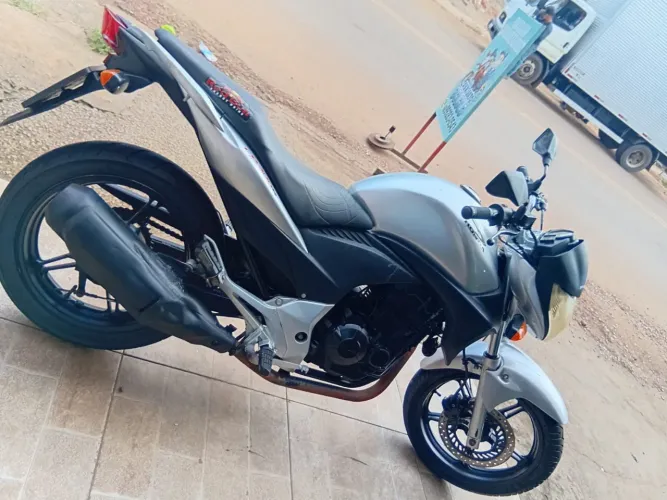 Vendo esta moto cb300