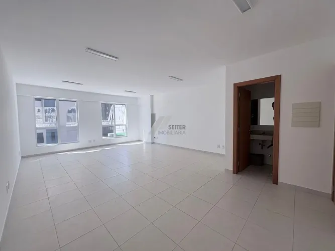 Sala comercial a venda Florianopolis Itacorubi com 42 m2 de área com vaga de garagem