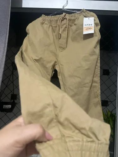 Calça nova na etiqueta