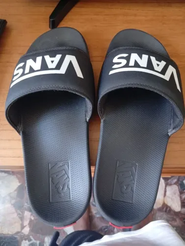 Chinelo vans 