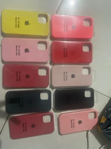 Kit de capinhas de iPhone 12 mini por 50 reais