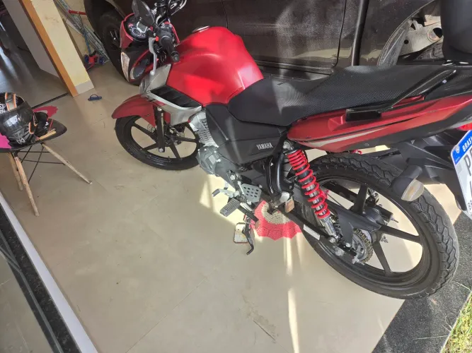 Yamaha fazer Bem conservada e revisão em dias