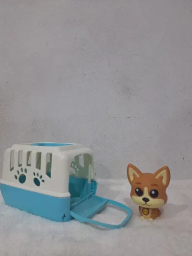 Cachorrinho de brinquedo e casinha