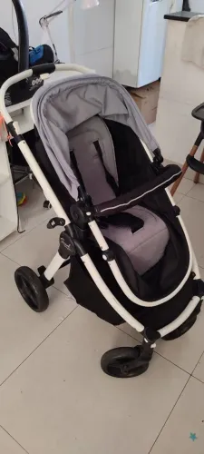 Carrinho e bebê conforto