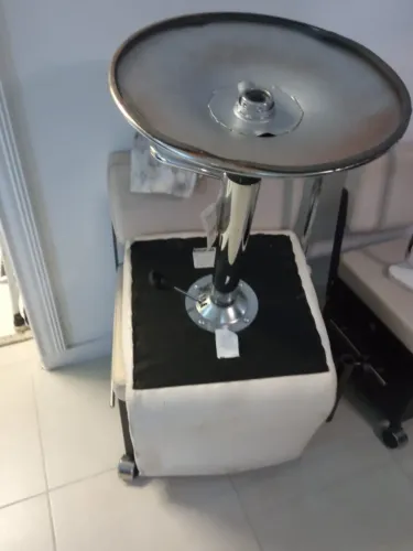 CADEIRA DE RODINHA BRANCA