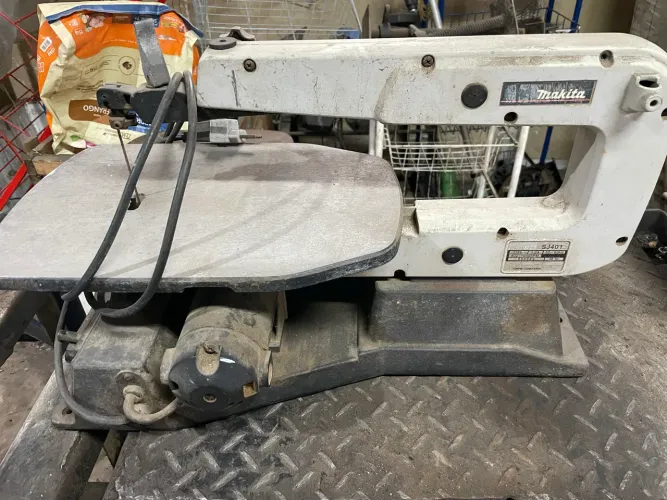 Serra fita Makita SJ401