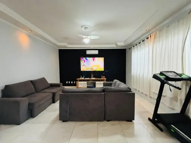 Casa de 190m² com 04 quartos à venda - Cajuru SP