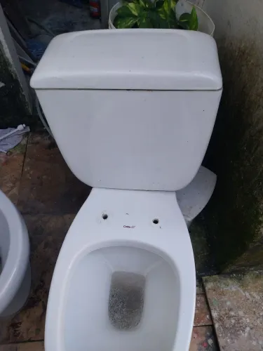 Aparelho sanitário celite acoplado todo perfeito no ponto de instalar e usar 