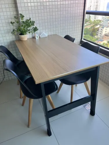 Conjunto Mesa com 4 cadeiras de Madeira MDF