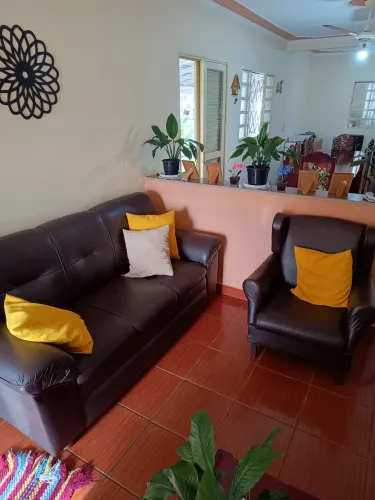 Sofá 3 e 2 lugares mais 1 poltrona 