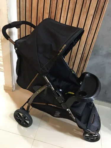 Carrinho de bebê da marca Galzerano três rodas 