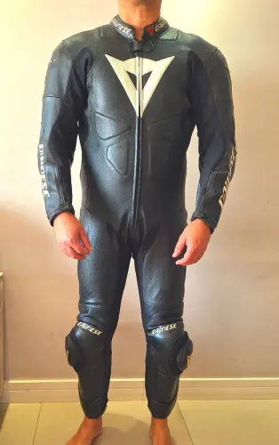 Macacão Dainese tamanho 50 Eur 1 peça