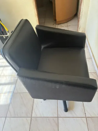 CADEIRA PROFISSIONAL GIRATÓRIA PARA SALÃO / BARBEARIA