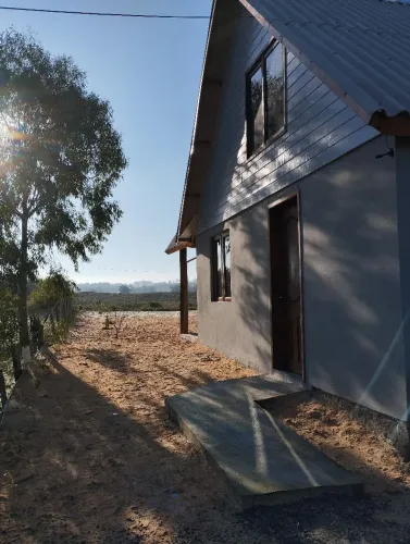 Cabana aconchegante, próxima a praia.