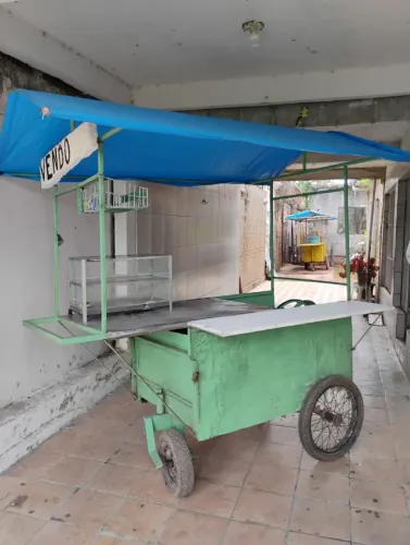 CARROÇA DE CALDO DE CANA COM ESTUFAS DE INOX com o engenho
