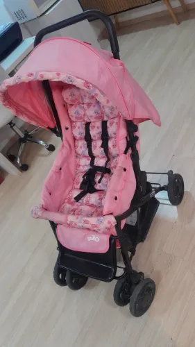 Vendo carrinho de bebê ( Menina)