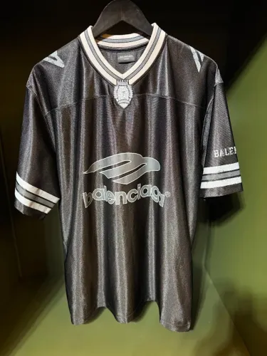 CAMISETA BALENCIAGA - PRETA TIME