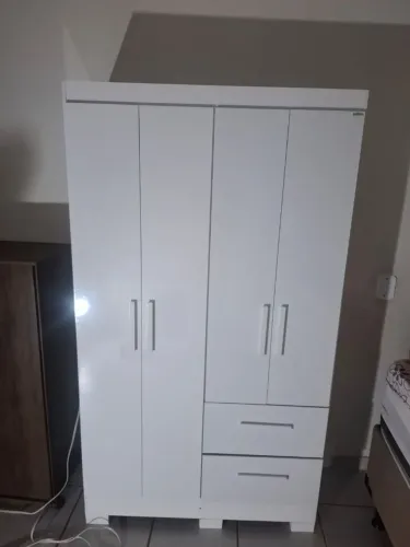 Guarda roupa solteiro 4 portas