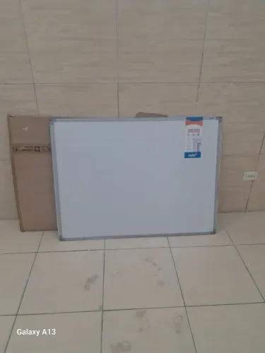 Quadro branco com 2 amadores e 6 canetas por 120,00 reais