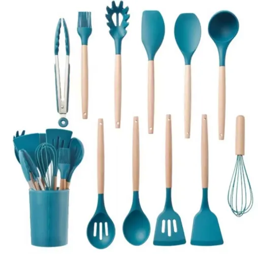 Jogo de utensílios de cozinha kit com 12 peças de silicone e cabo de madeira na cor azul.