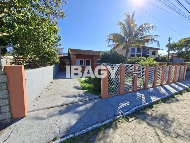 Excelente Casa 3 dormitório(s) em Campeche - Florianópolis