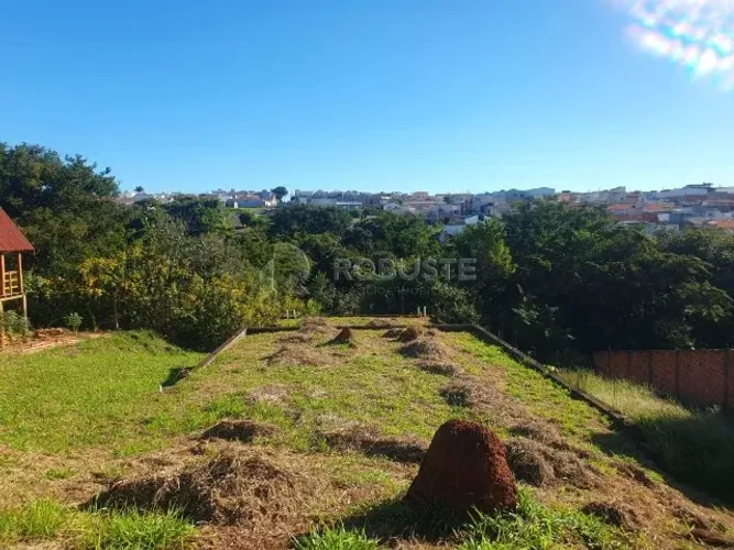 TERRENO em Declive Leve Escalonado no Jardim Itália